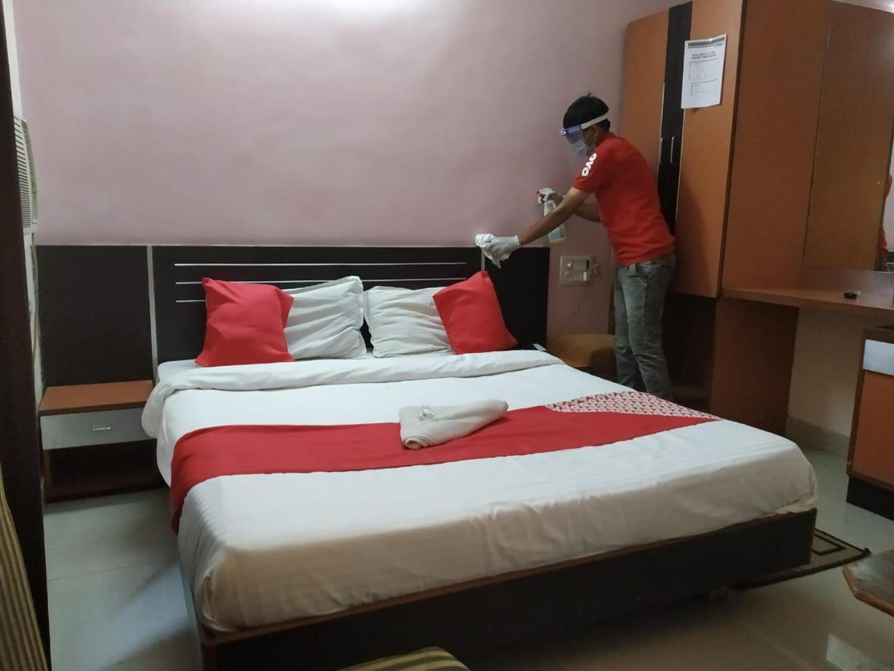 Spot On Bagiya Restaurant Hotel Harda Exterior photo